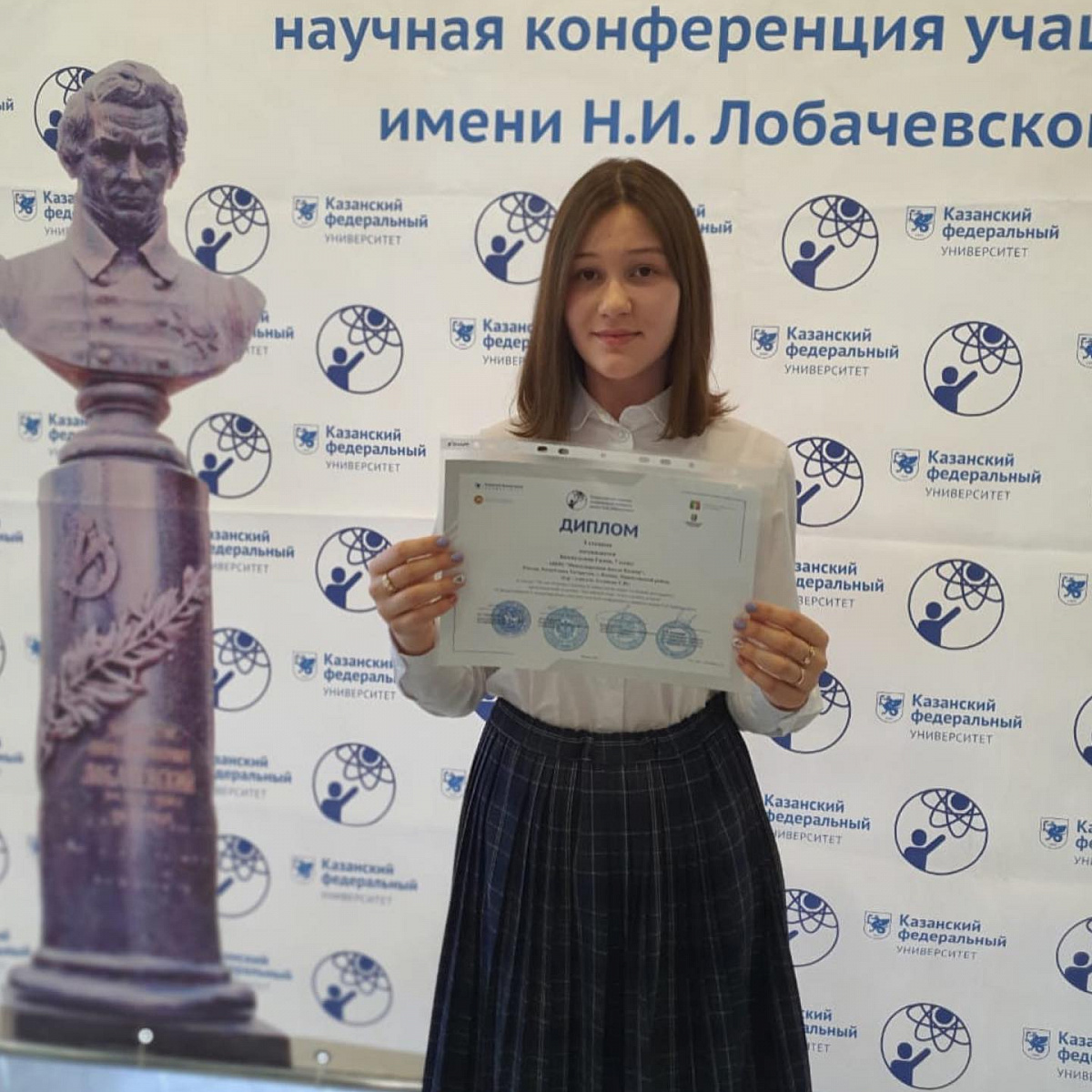 27 марта ученица 8а класса Бикмуллина Галия заняла 1 место в VI Всерос...